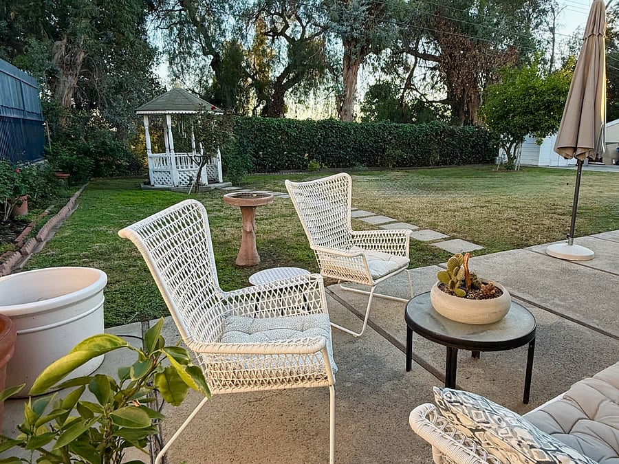 Sitting area off the nook.
