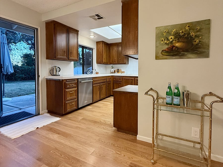 Pation access between the nook & kitchen. New marine-grade secure screen door.