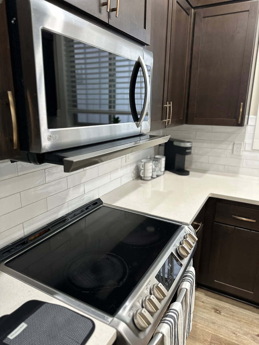 Kitchen w/glass top, convection bake oven. Tile backsplash & granite countertops