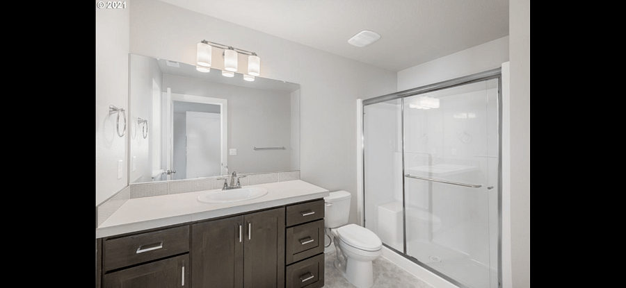 Master Bath ~ w/walk in shower