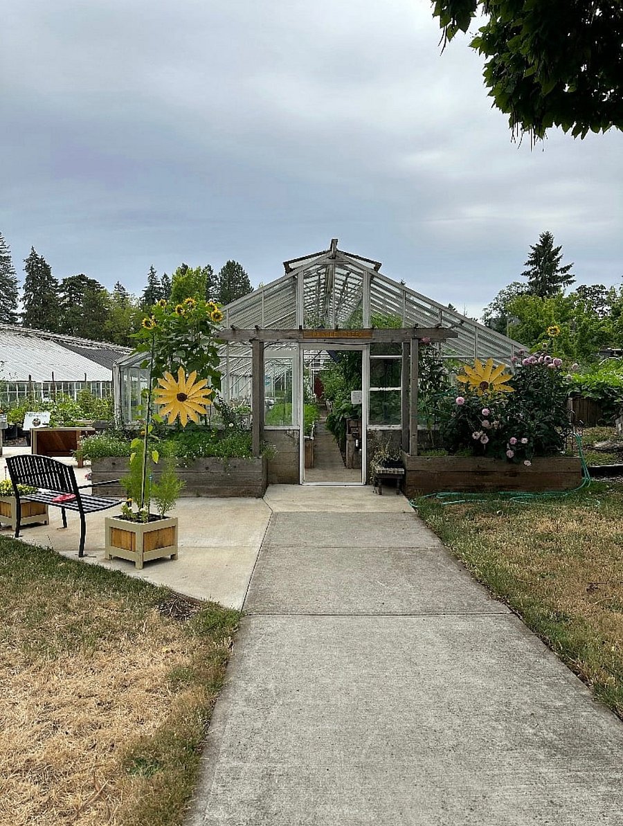 Greenhouses w/HOA paid free fruit and vegetables for all residents