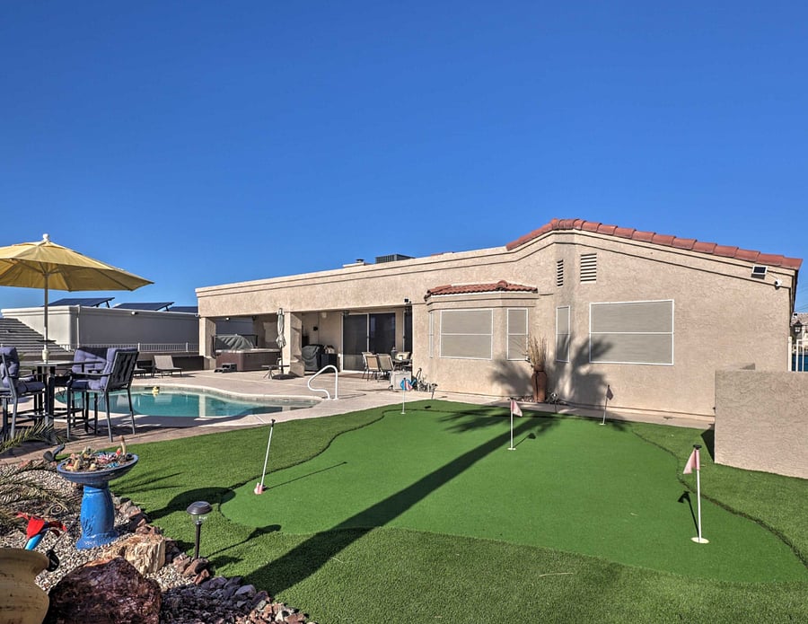 Private Yard l Golf putting green