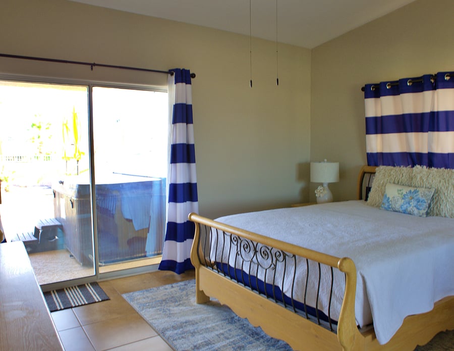 Bedroom 2 l Queen Bed
