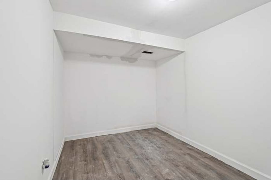 Basement empty room 1