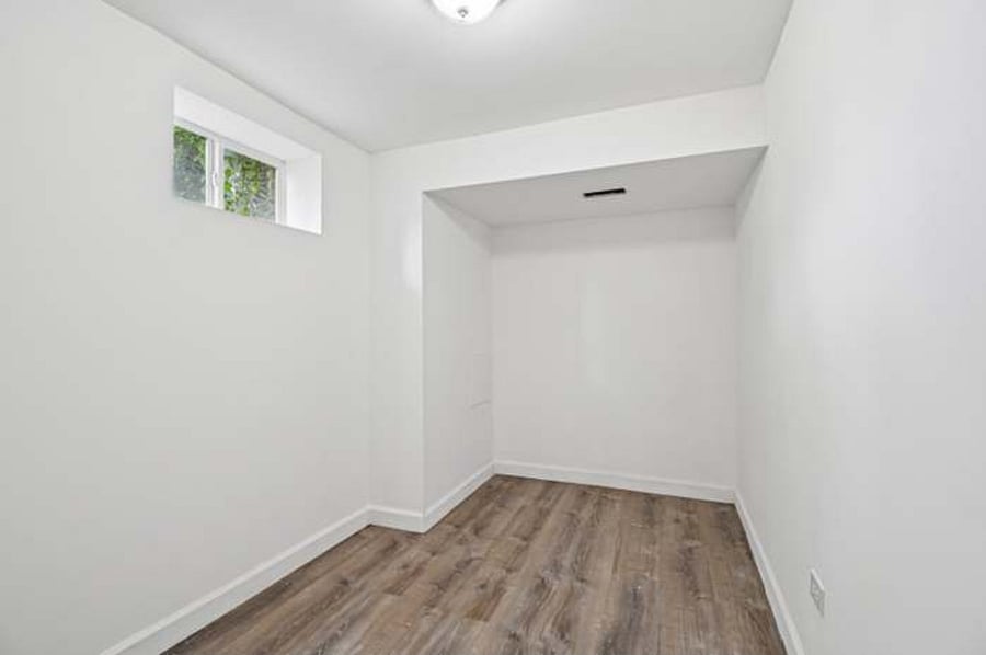 Basement empty room 2