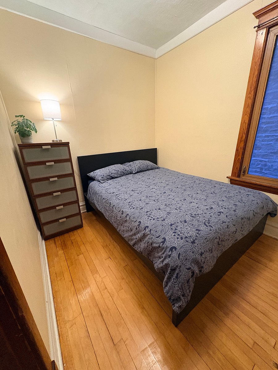 Bedroom 2 - queen