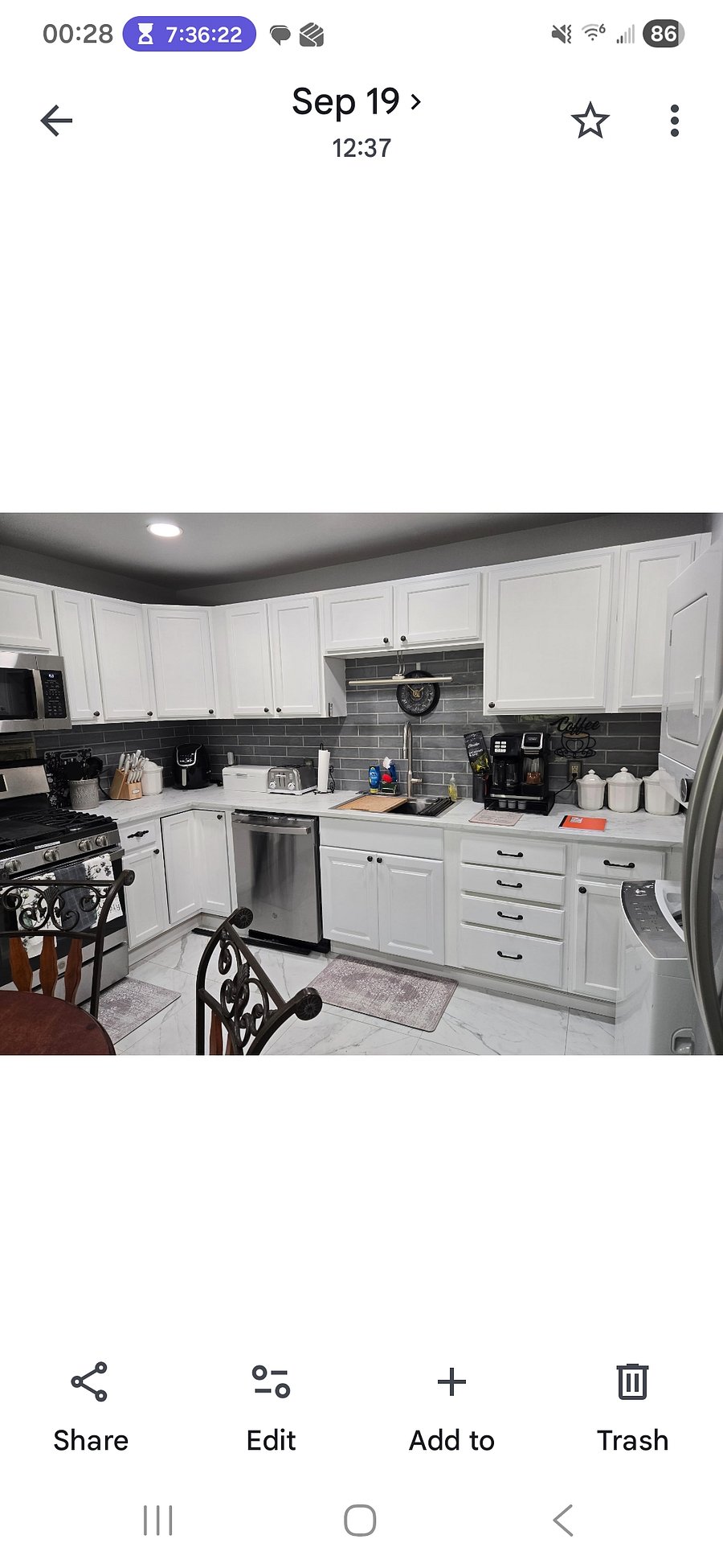 Dishwasher, dual Keurig Gas Stove, Microwave. Eat in table 