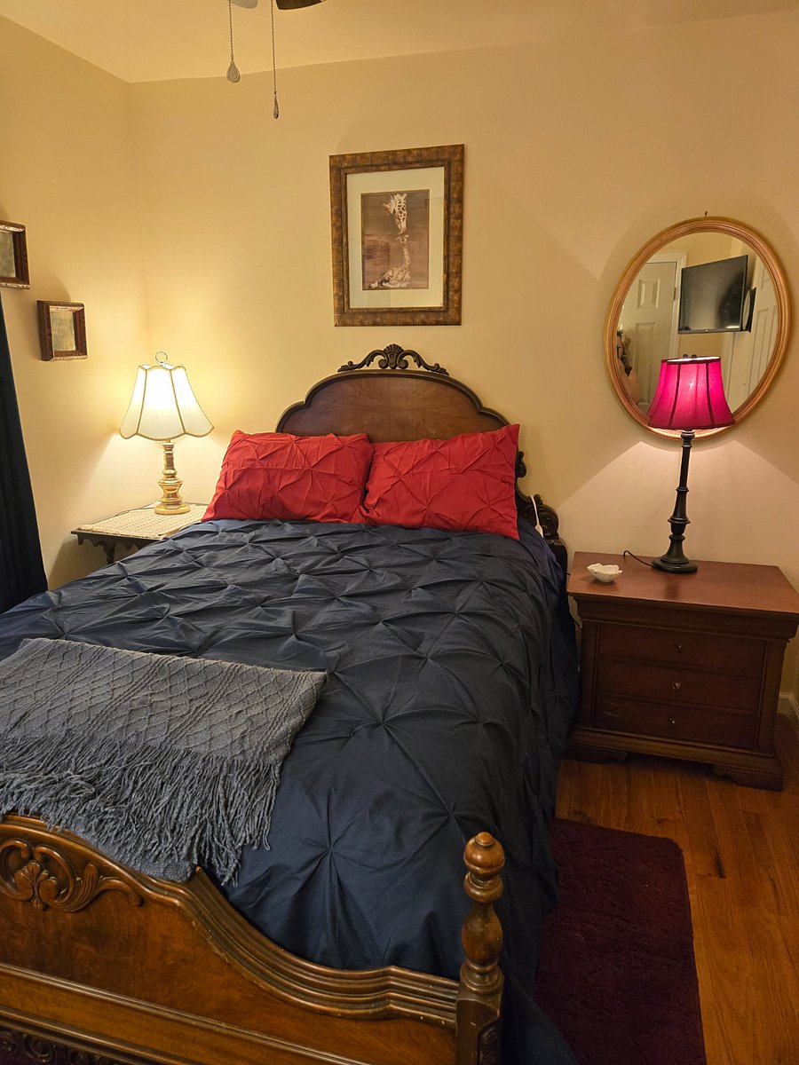 BR 2 Full.or Double bed. All with 3 inch pillow top and premium sheets.