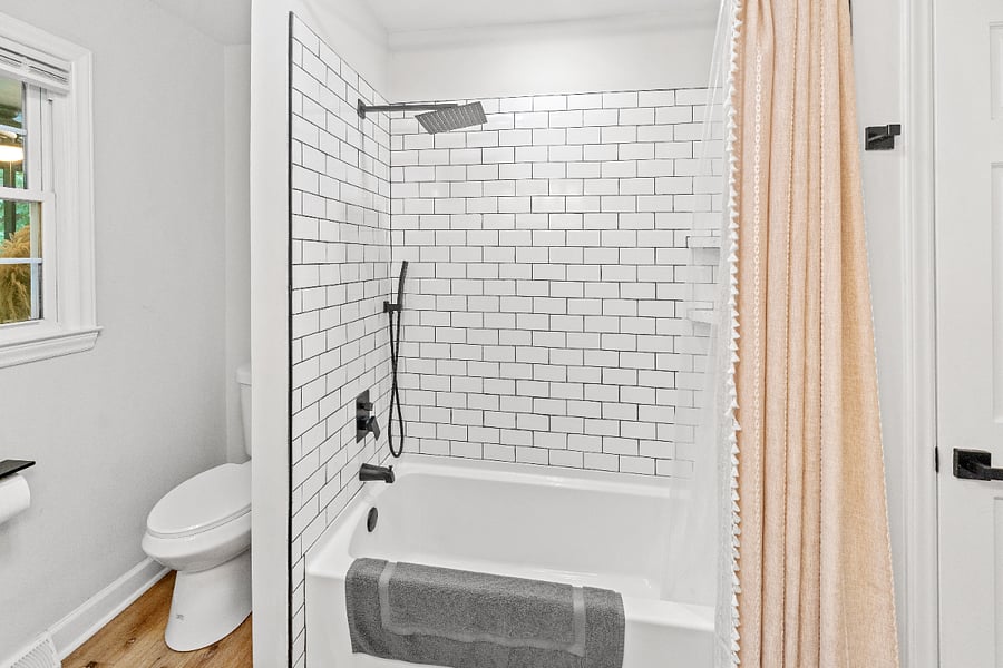 Main Floor Full Bath