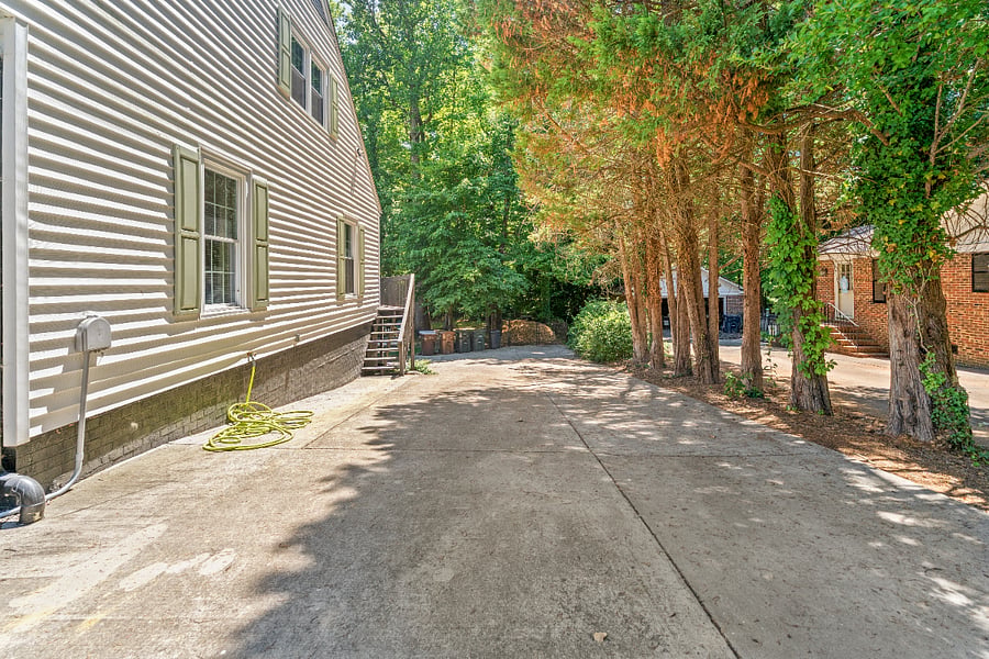 Driveway where you can park off street.