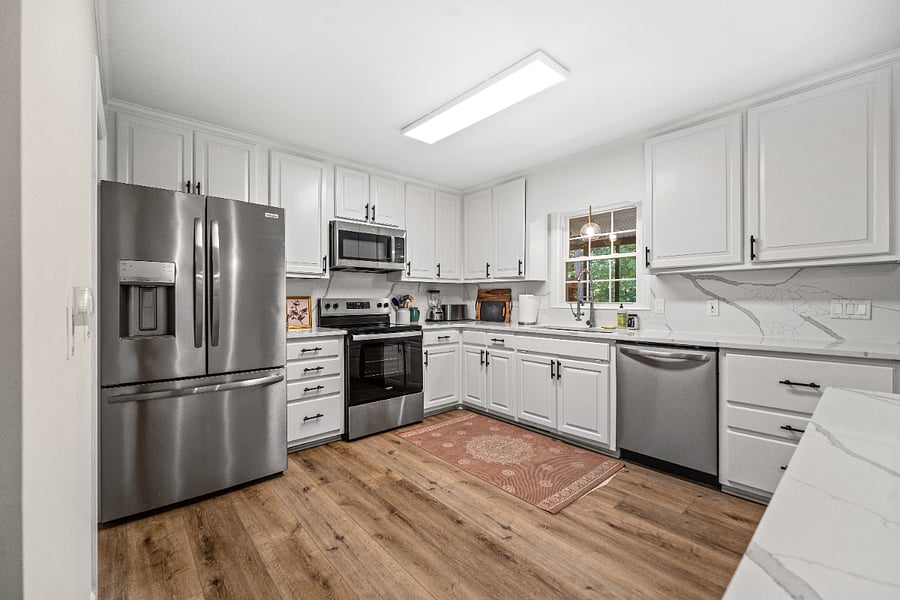 New Appliances Fully Equipped Kitchen