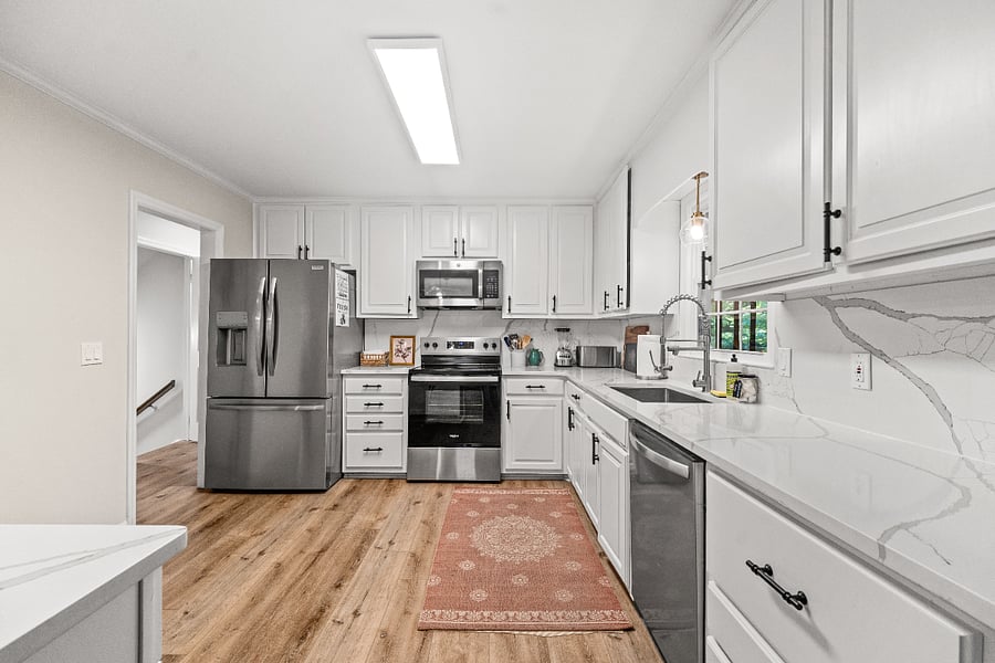 New Appliances Fully Equipped Kitchen