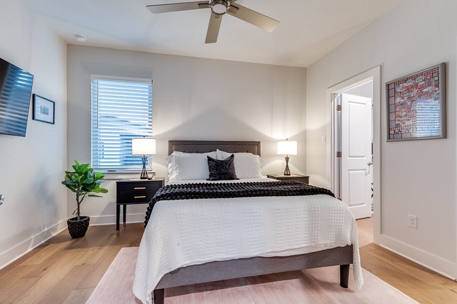 Second master ensuite with queen sized bed, 14" memory foam mattress and a 50" Smart TV.