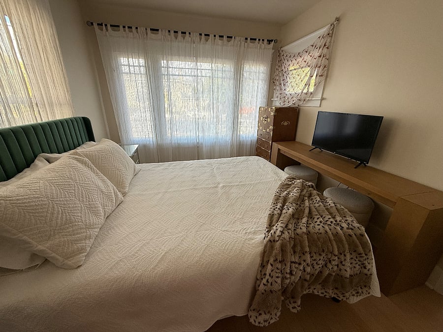 Private master queen size bed, walk in closet with private bathroom
