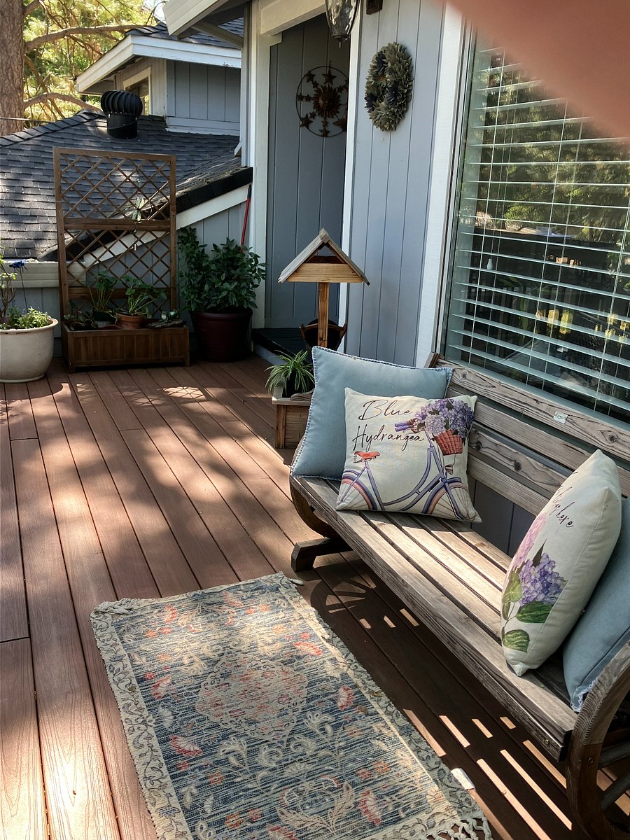 Front Deck/Porch (upper deck)