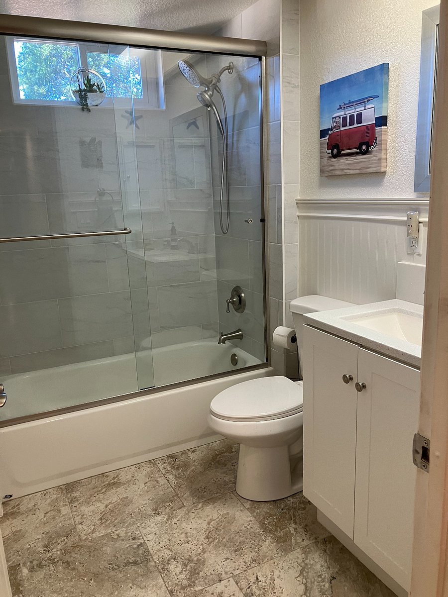Main Bath - Newly Updated/Tub-Shower/Sink Medicine Cabinet
