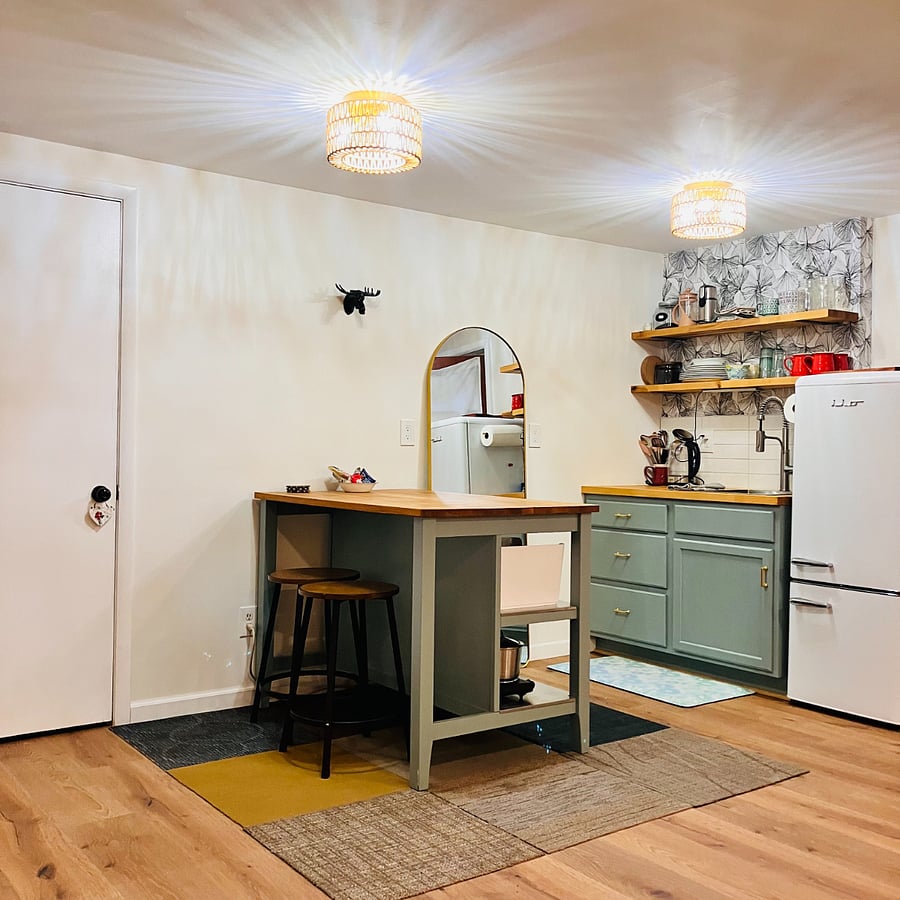 Kitchen-microwave, 2 burner stove lower level