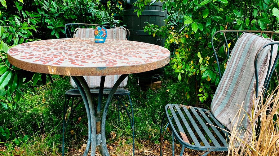 Your private front garden, with table & chairs