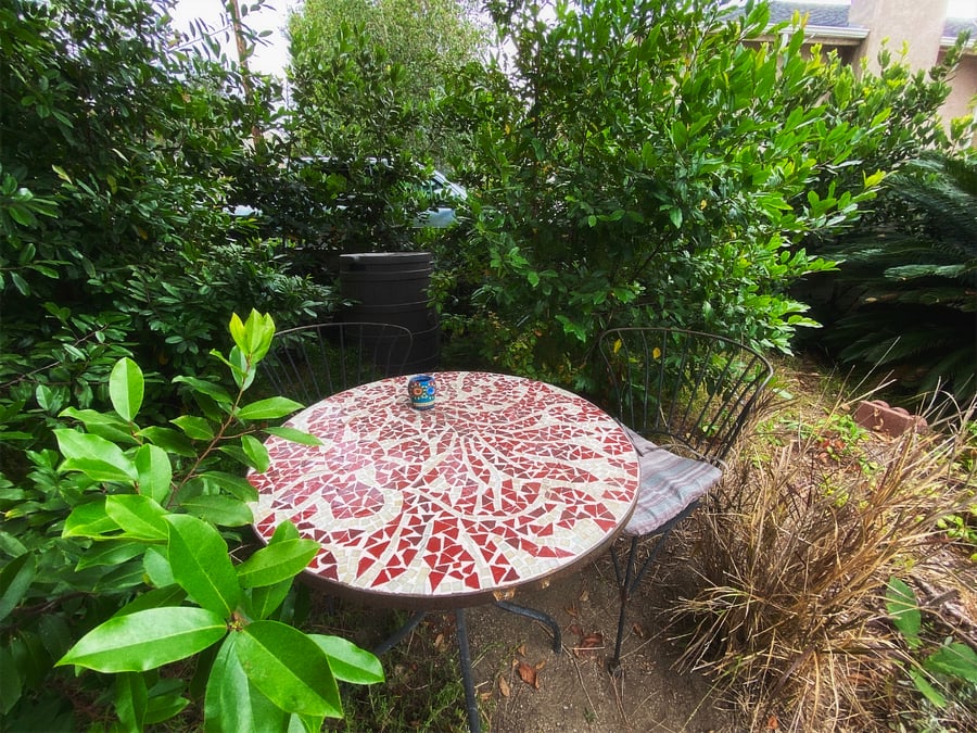 Private front garden!