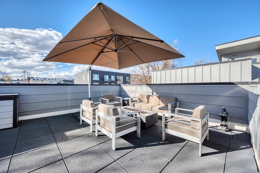 Rooftop: seating area