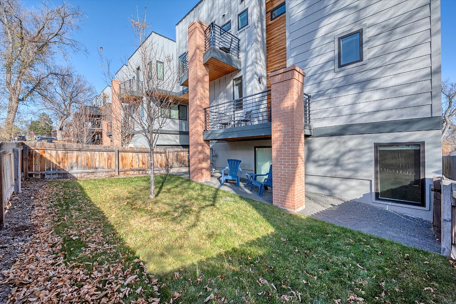 Exterior: private yard