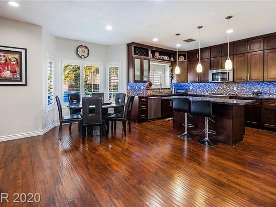 Kitchen/Dining Area
