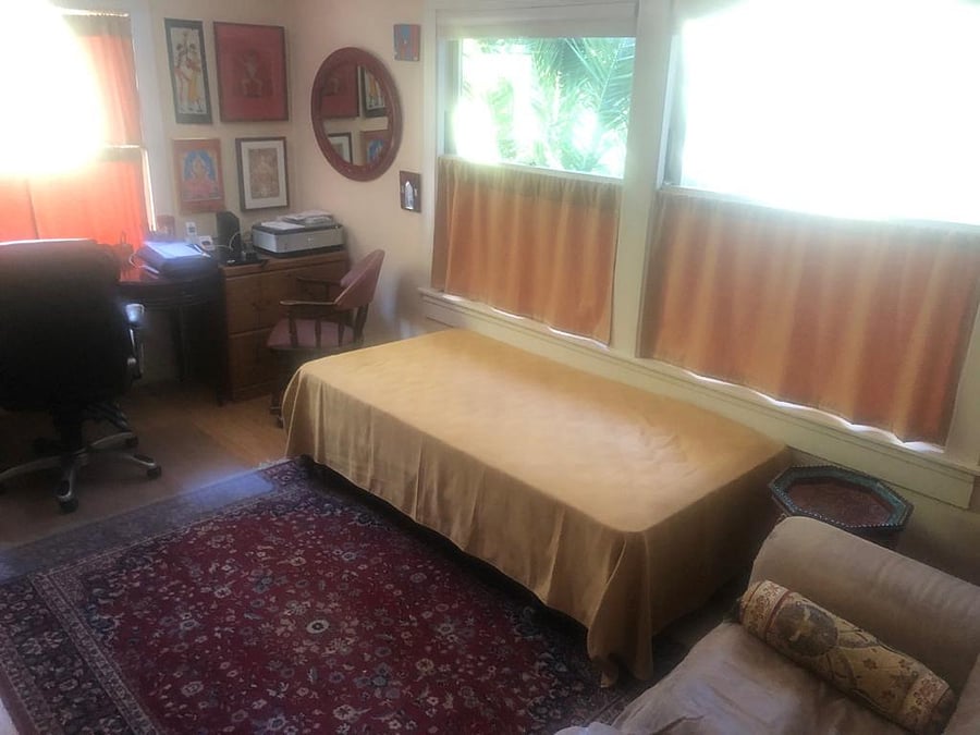 office with an option with bed