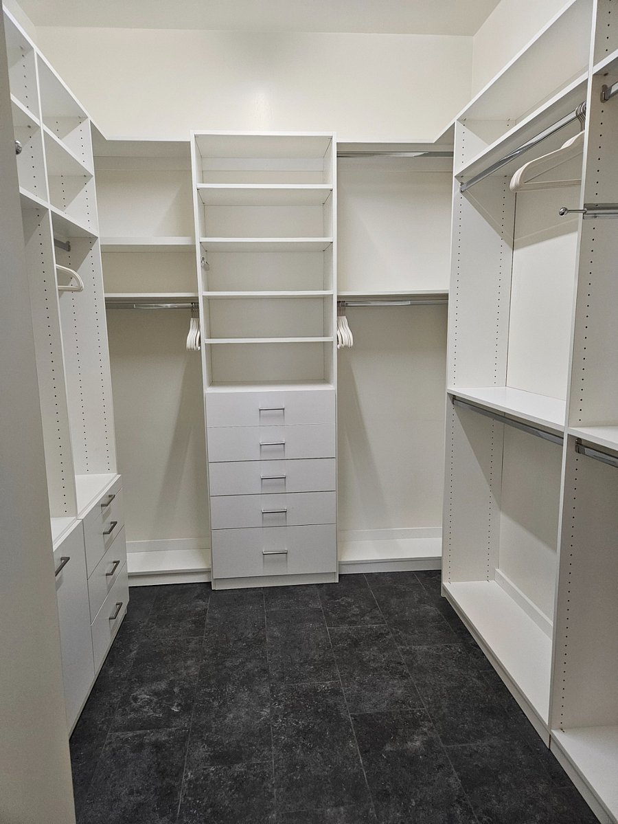 Primary ClosetO