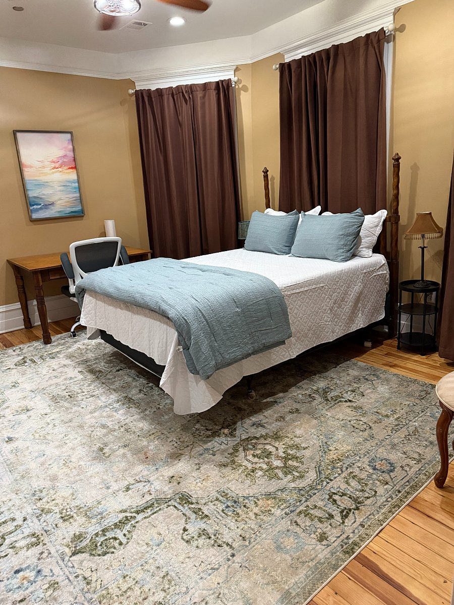 Queen bedroom with desk