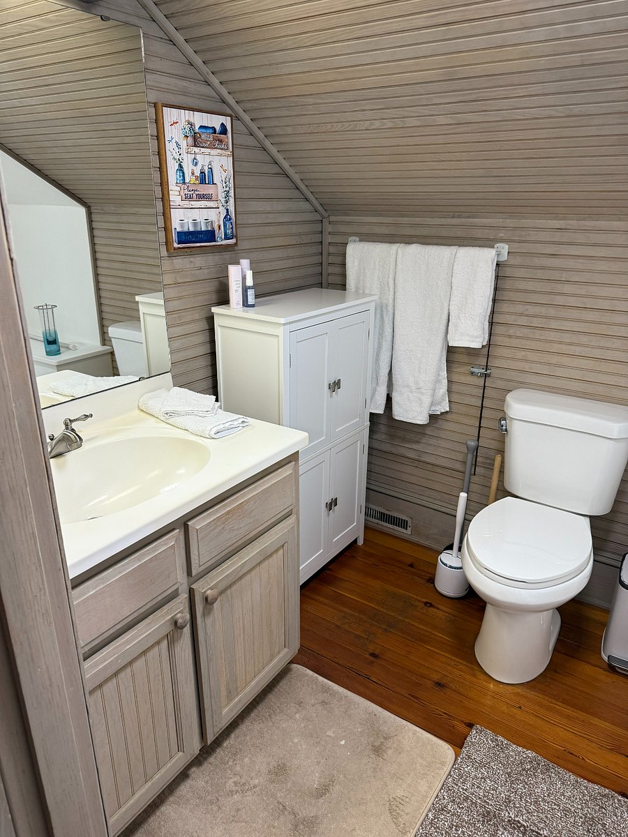 Bathroom with tub / shower combo