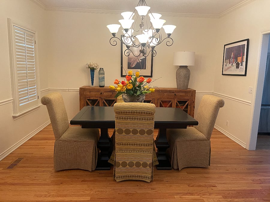 Dining room.