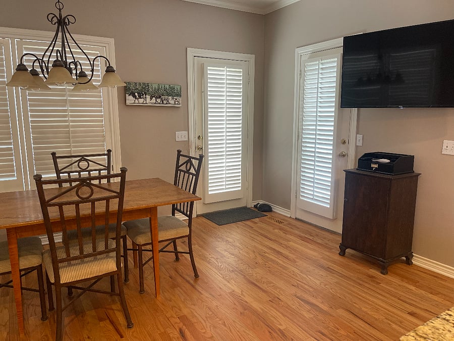 Kitchen nook eating area.
