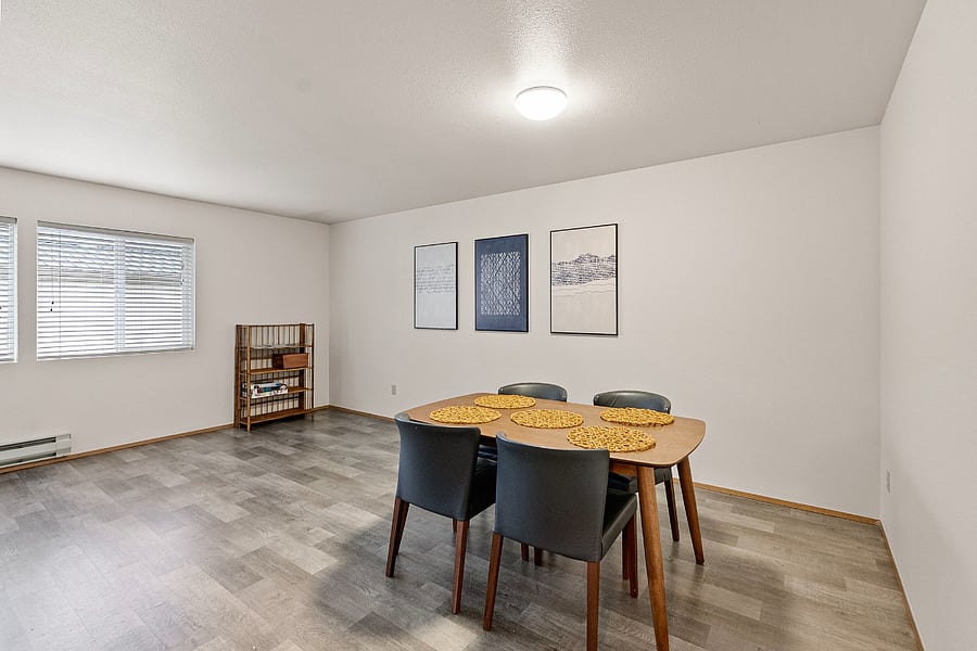 Great dining table for entertaining or workspace