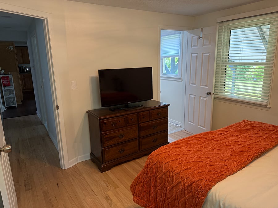 Bedroom with en-suite bath