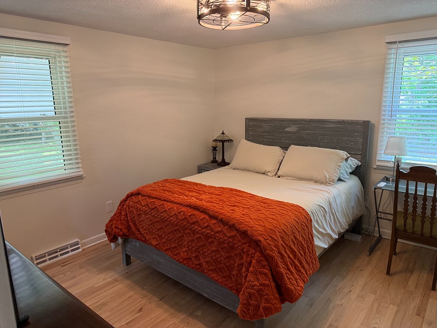 Bedroom with en-suite bath