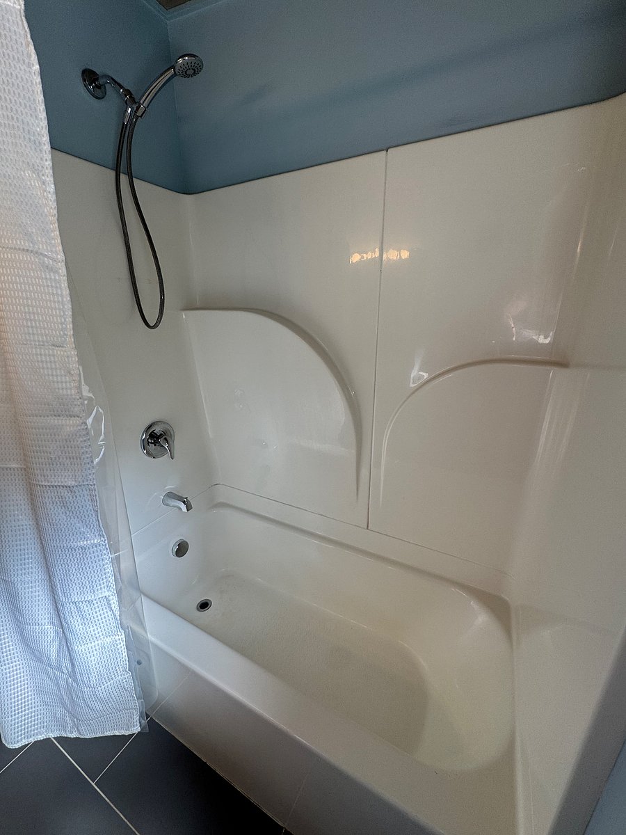 Bathroom Tub/Shower