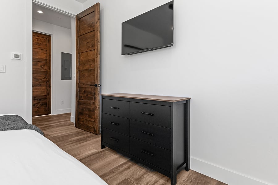 Master Bedroom| Smart TV | Dresser