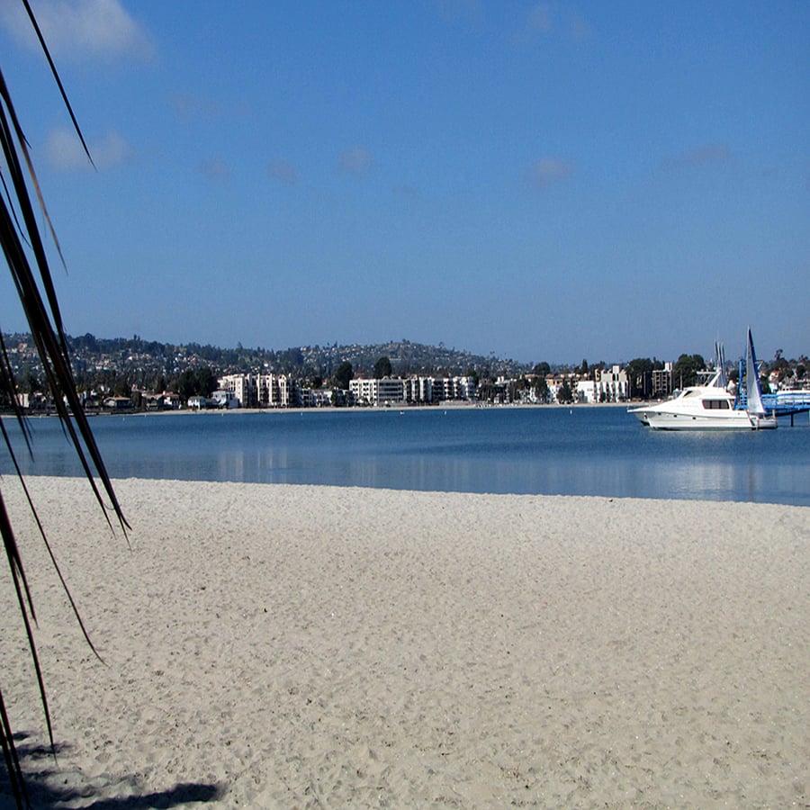 Bay side with a minute's walk