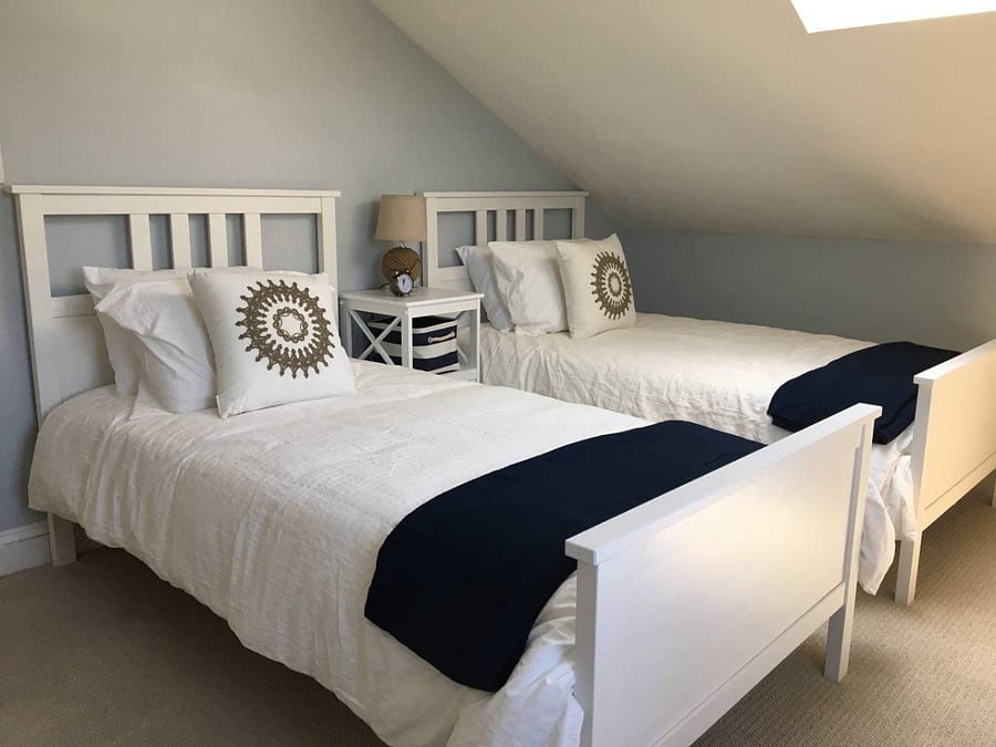 Second Bedroom with two Twin beds
