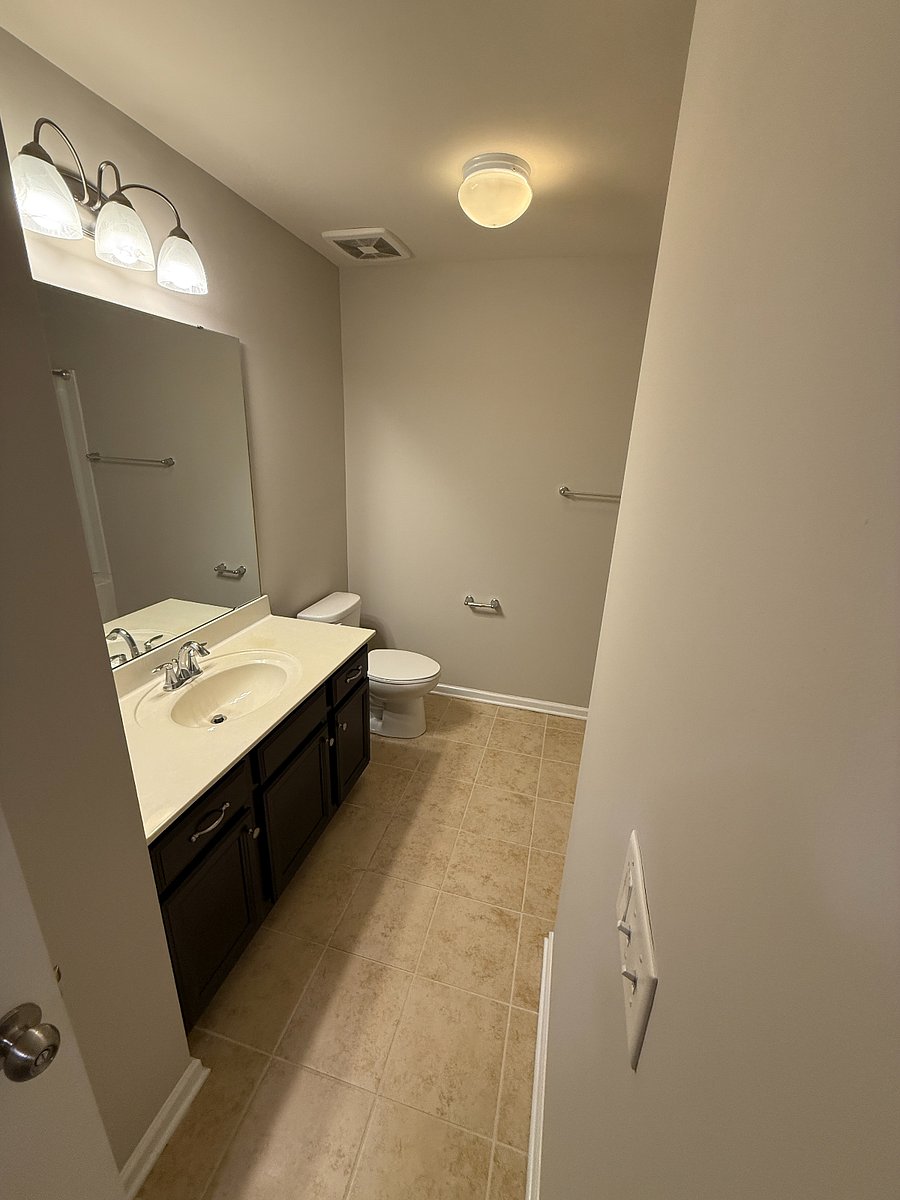 Second Bathroom upstairs (Guest Bathroom)
