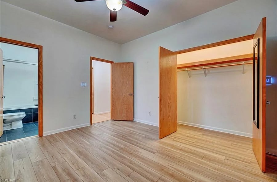 Relaxing main bedroom