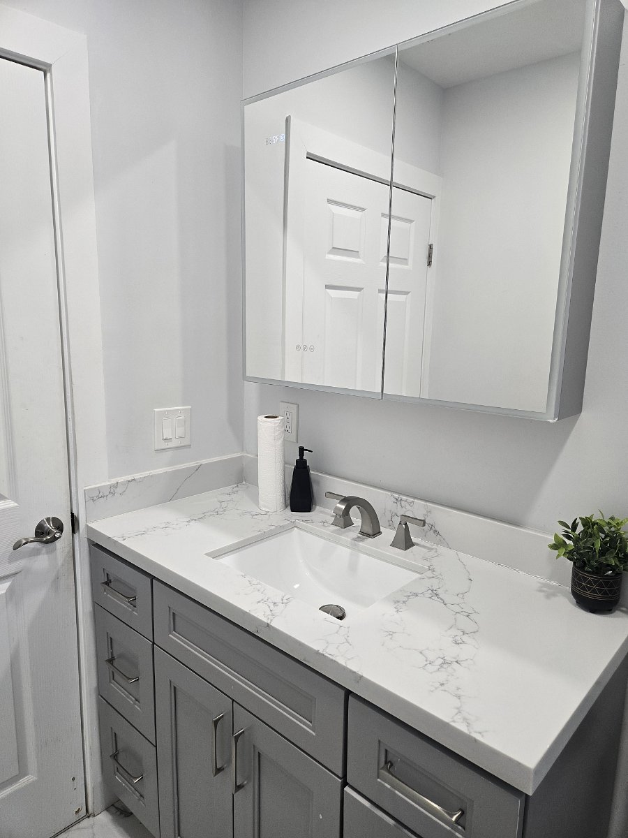 Bathroom 1 Pic 1