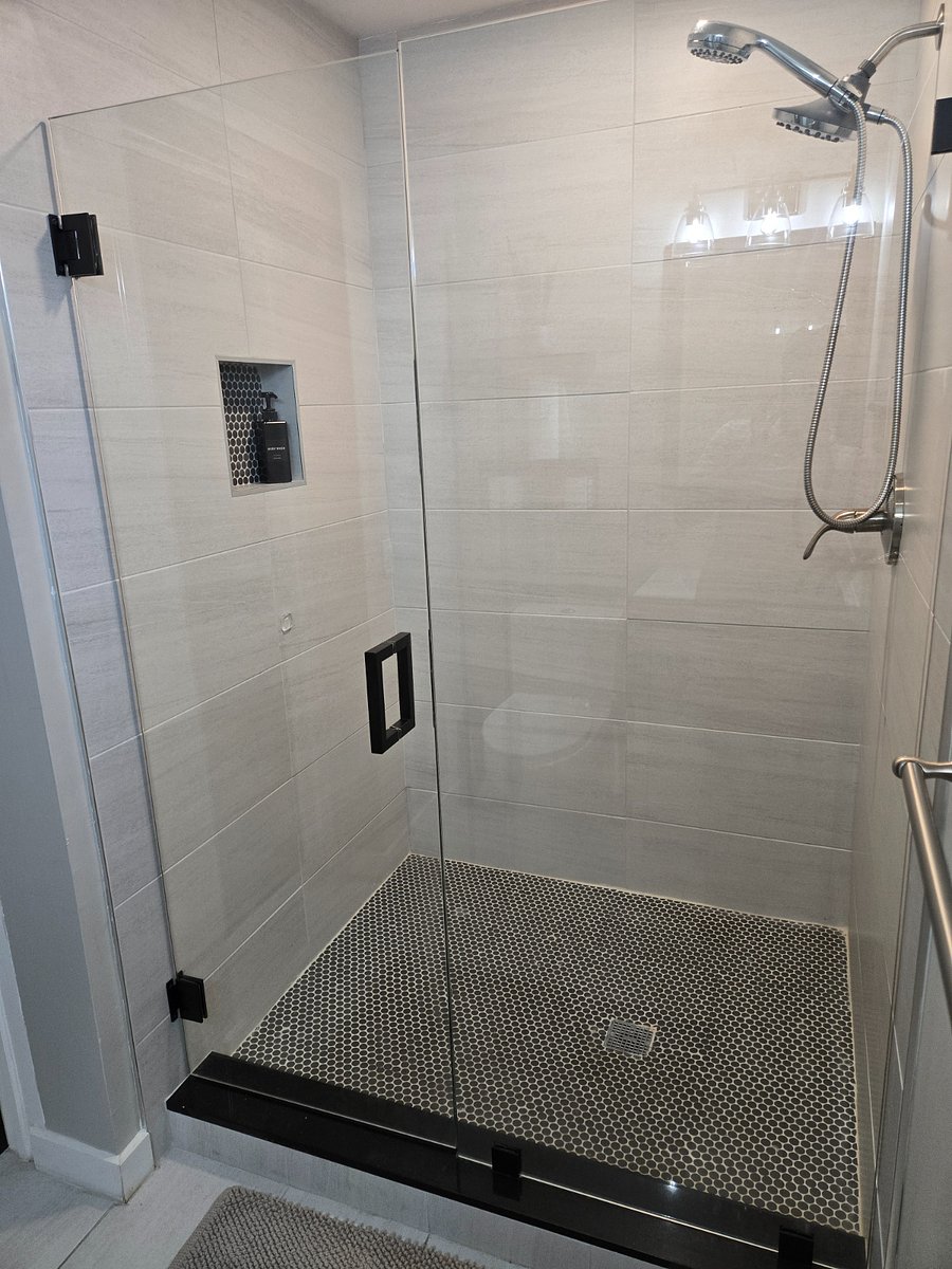 Bathroom 2 Pic 1