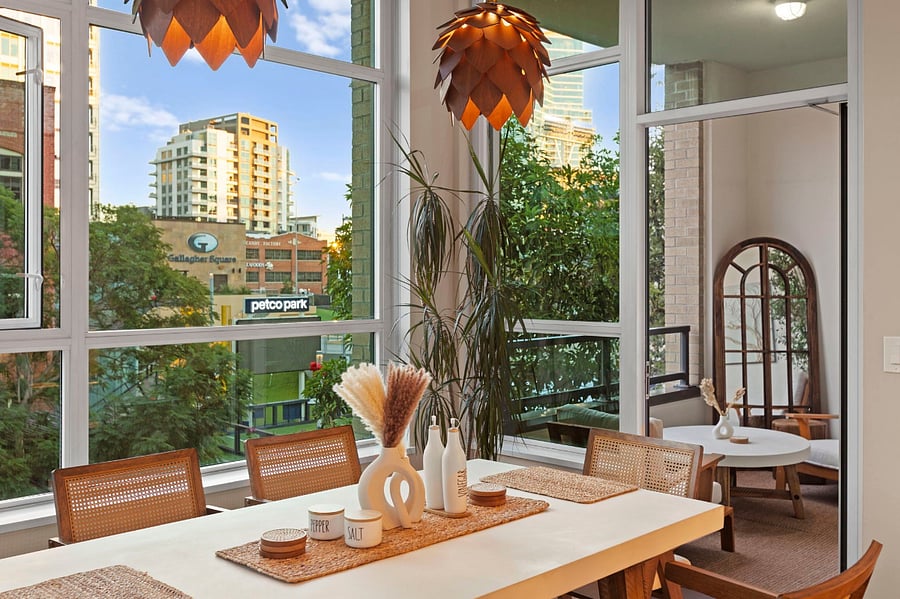 1st floor dining area and breakfast nook.