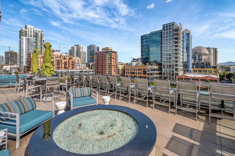 Legend Common Area Sky deck amenities.