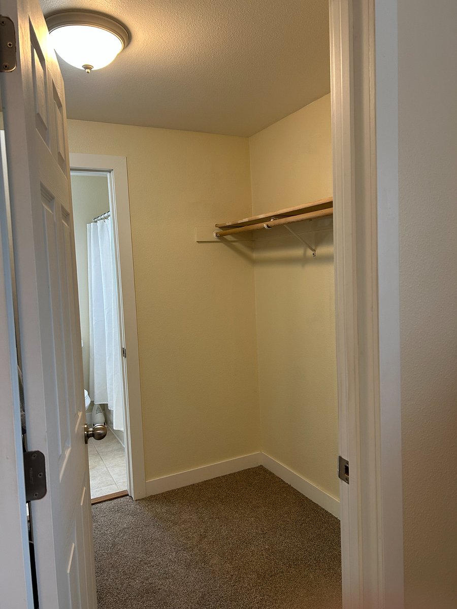 walk-in closet
