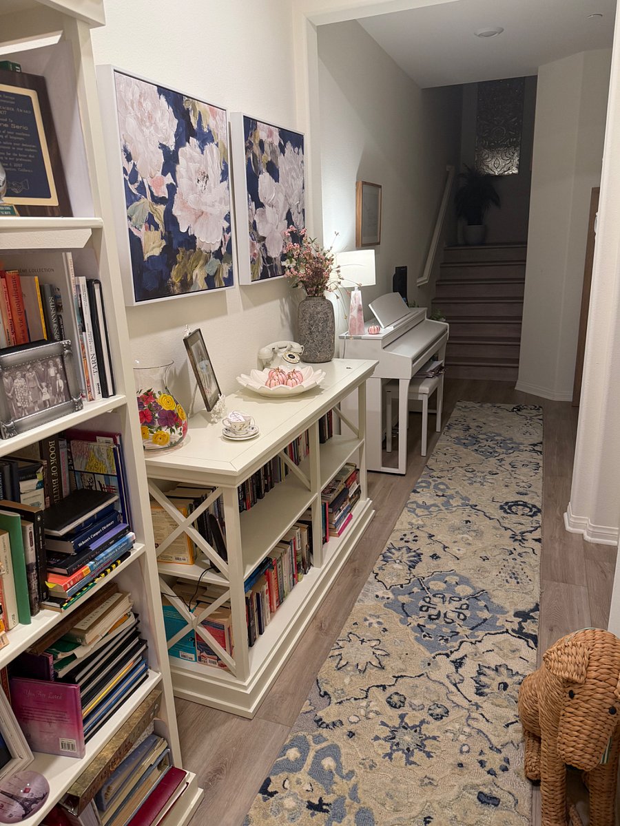 Entrance hallway shared with owner. Many books to borrow - mostly fiction and travel.