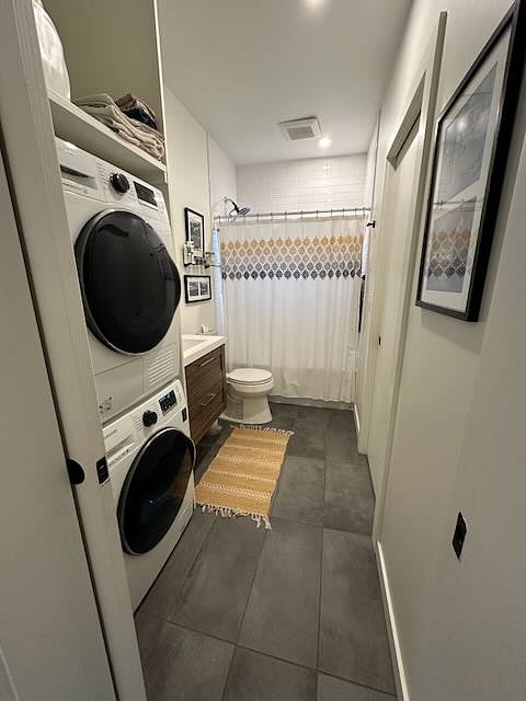Full bathroom with washer & dryer