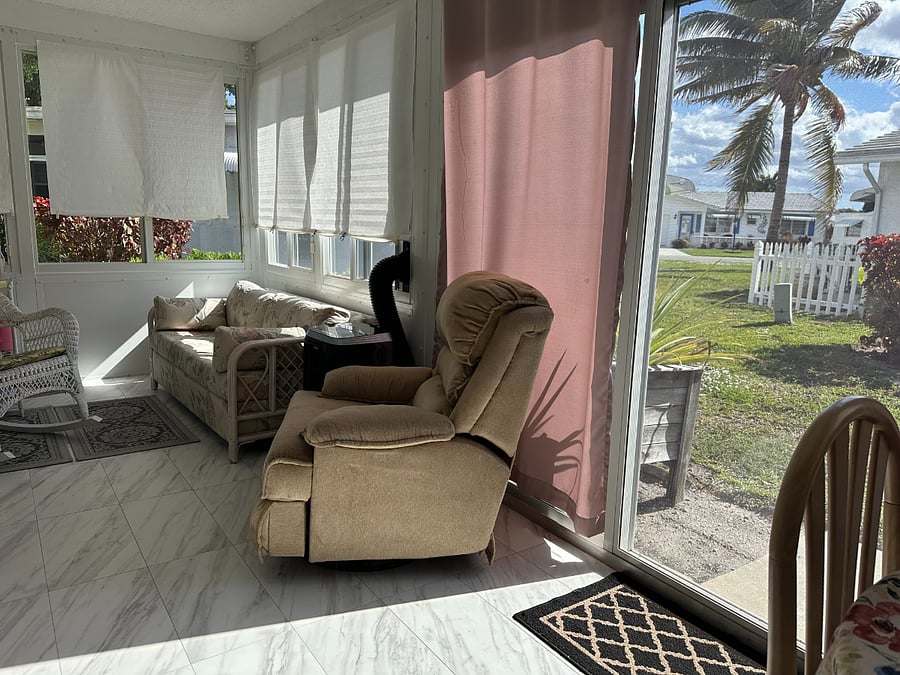 Sunny, shared Florida room w/ A/C and heat