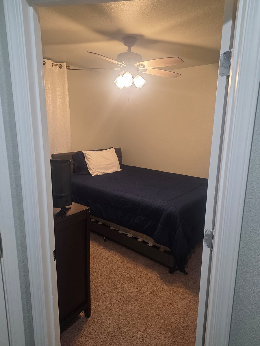 Guest bedroom 1